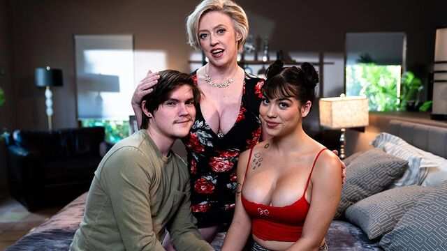 Мамочка с большой жопой преподала отличный секс урок молодой парочке