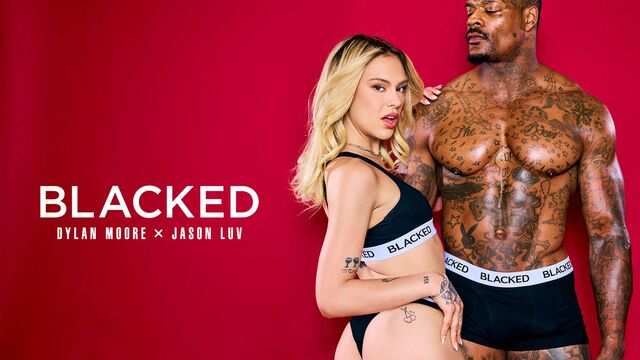 Блондинка идеально гладкой киской оседлала ствол брутального негра...